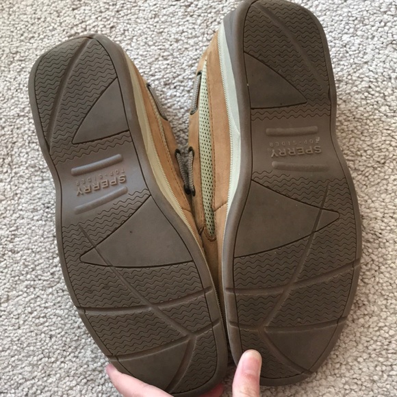 Boys sperry shoes. Worn only for pictures - Picture 5 of 5